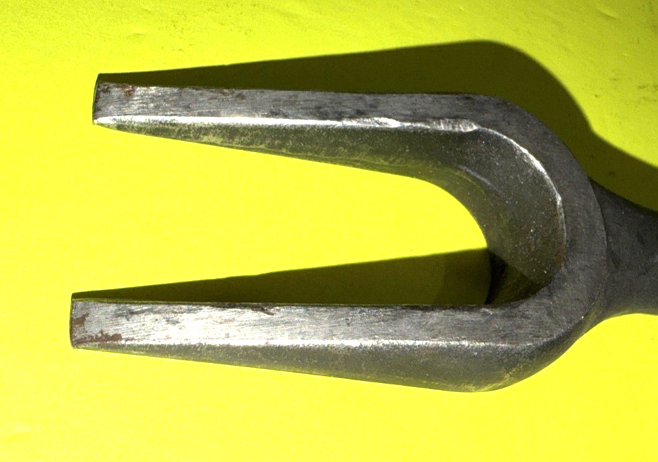 SNAP-ON TOOLS BALL JOINT/TIE ROD SEPARATOR TOOL A203 INCLUDES SHPPING IN THE US