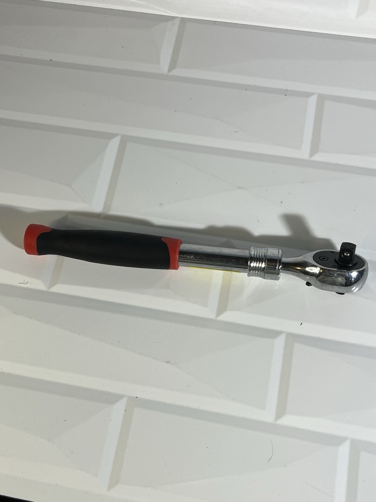 Pittsburgh Extendable Ratchet 3/8″- 1/4″ Drive Extends to 13-1/2″
