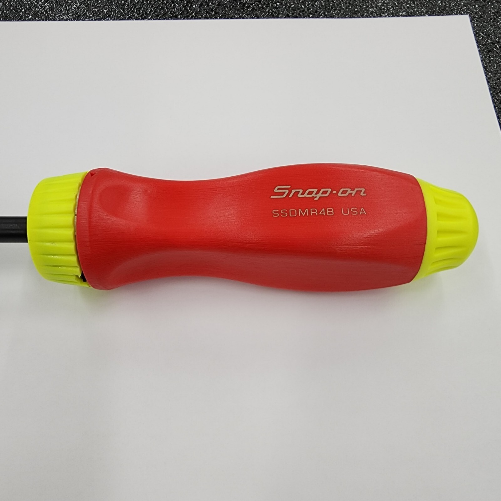 Snap-on Tools USA RARE RED & HIGH-VIZ Ratcheting Screwdriver w/Bits SSDMR4B