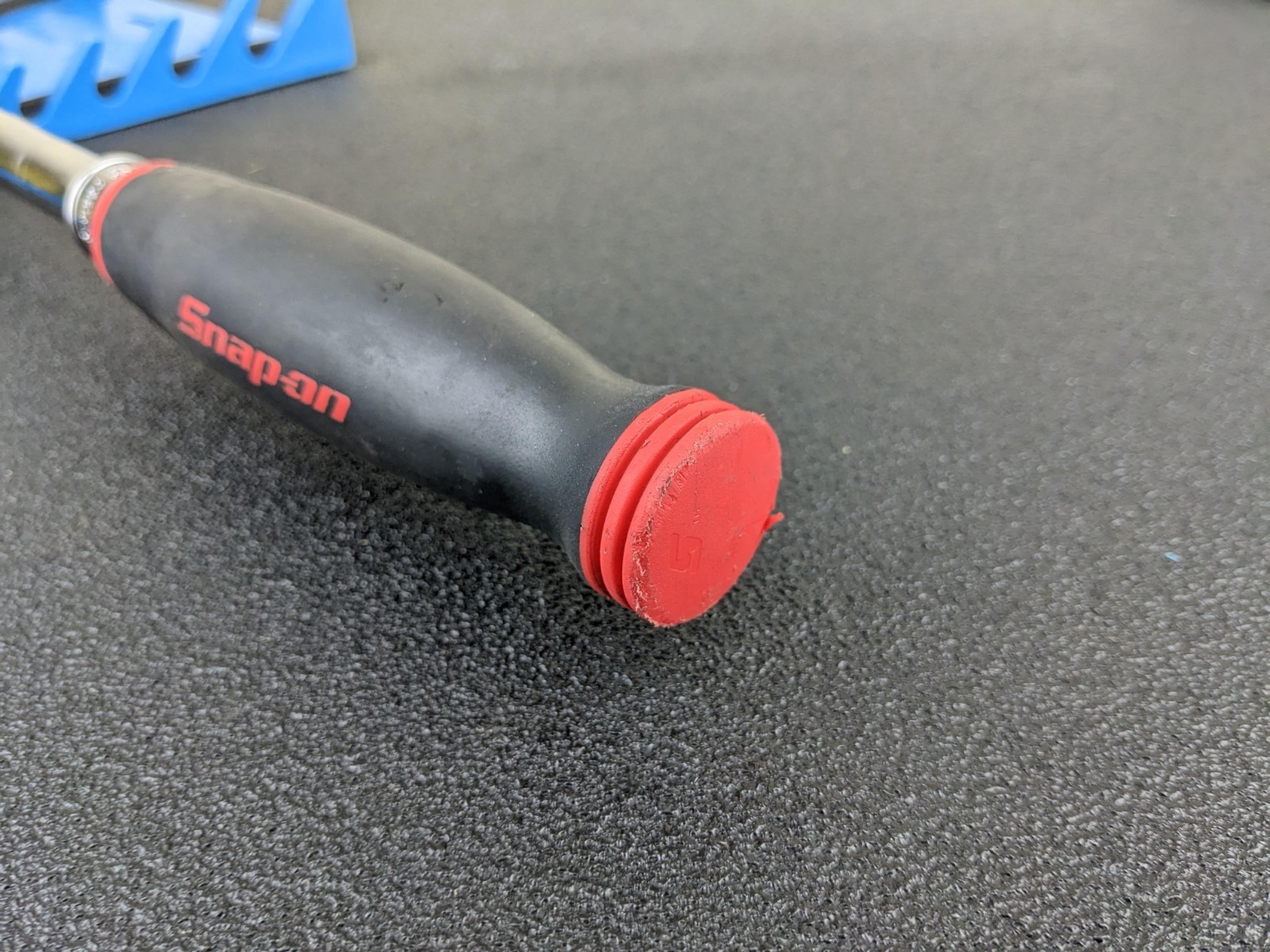 #bo673 Snap On Tools SHBB24 1/2″ Drive 24″ Soft Grip Handle Breaker Bar RED