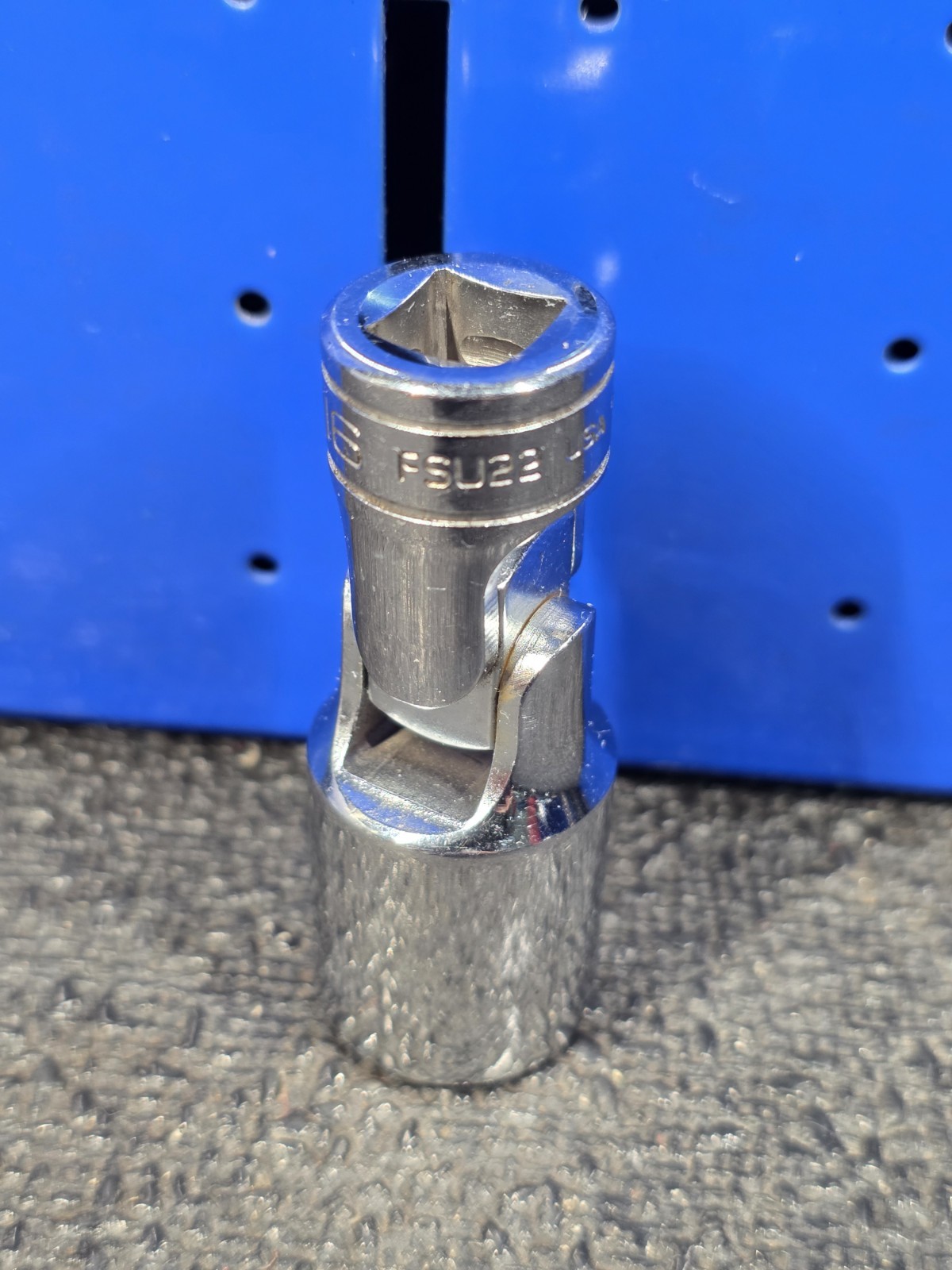 Snap-on Tools FSU22 11/16″ SAE 6-Point Deep Chrome Universal Swivel Socket USA