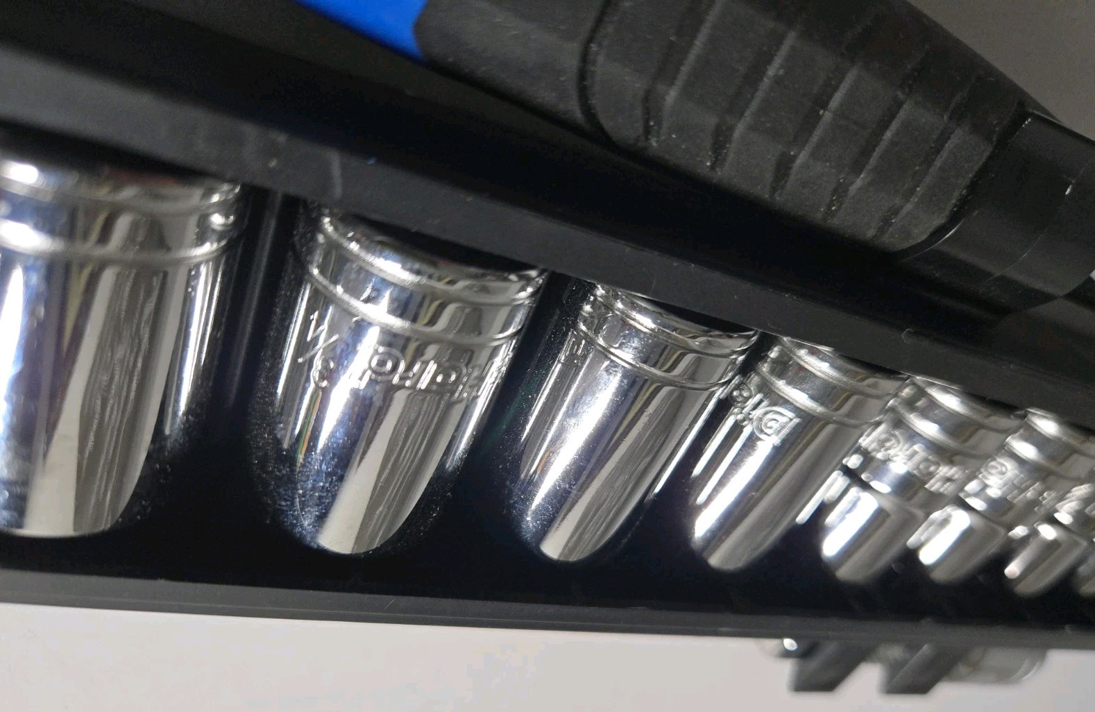 DieHard DH50104 12 pc 1/2″ Drive Ratchet 6-Point SAE Standard Socket Set