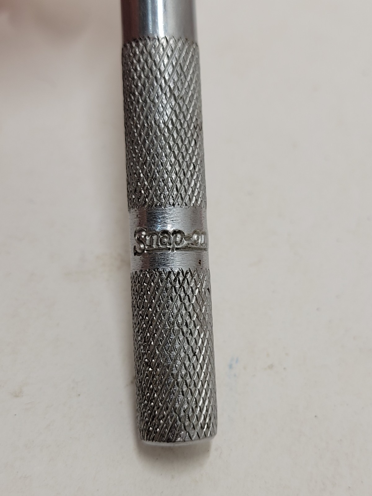 Snap-on FV10B 3/8″ Drive 7-7/8″ Long Flex Head Breaker Bar With 1/2 Socket