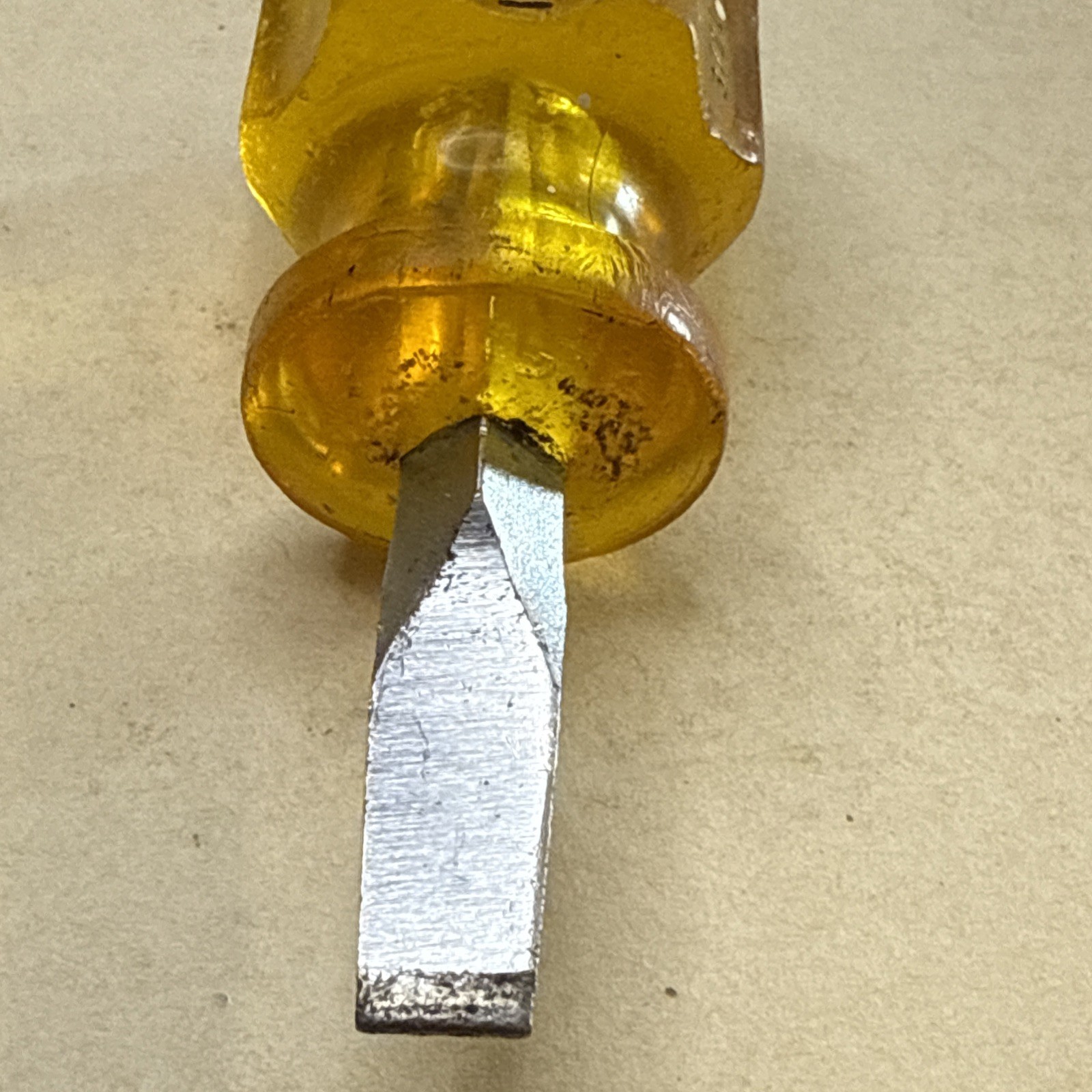 Vintage INDESTRO Amber 3721 Square Shank 1-1/4″ Stubby Flathead Screwdriver old
