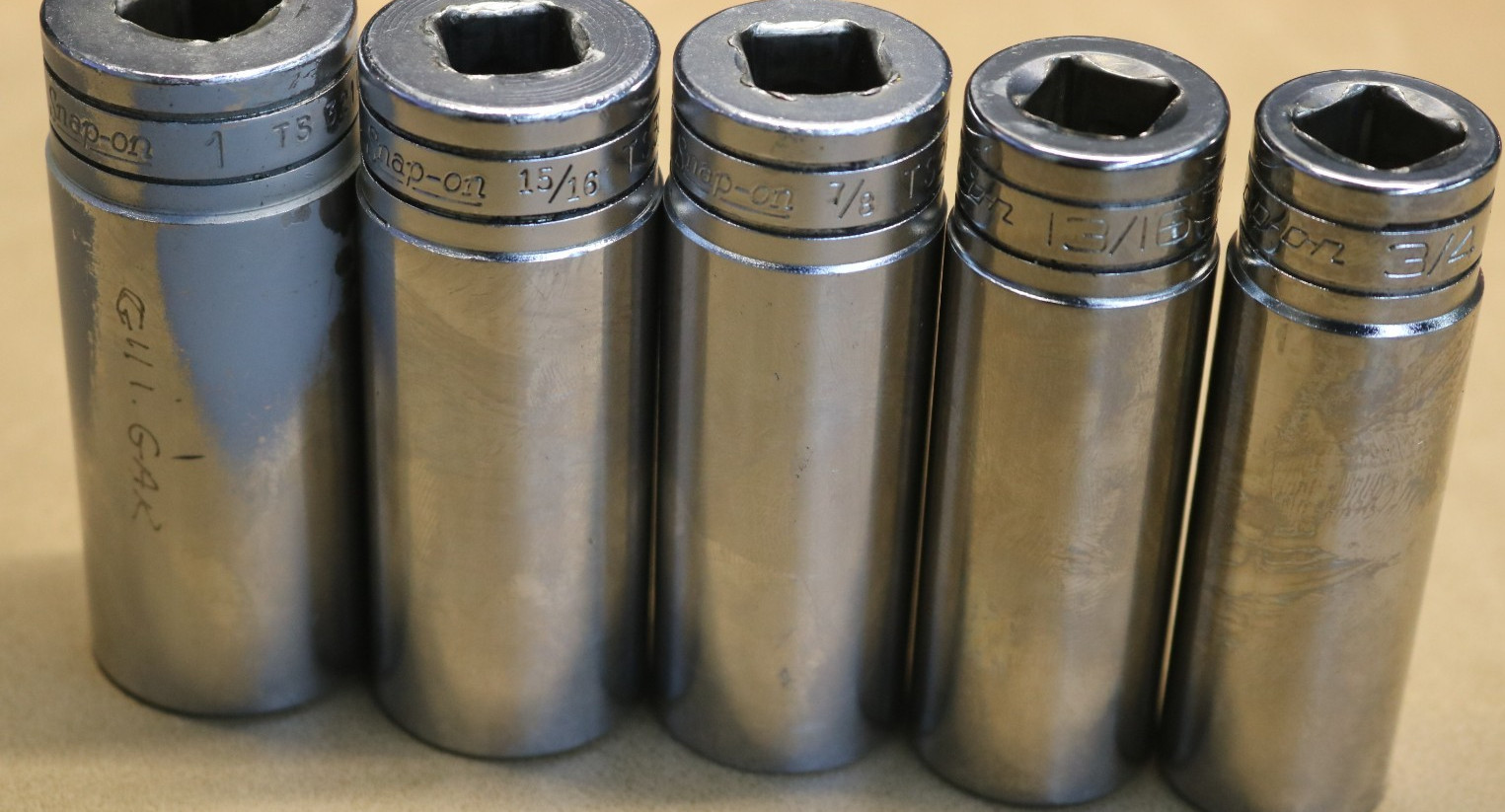 Snap-On 16 piece TS series 1/2″ drive 6 point deep well SAE socket set