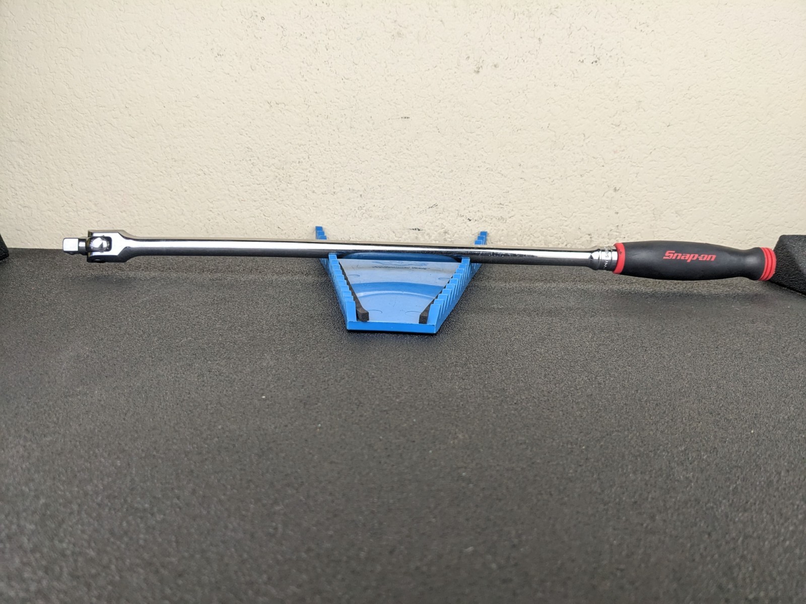 #bo673 Snap On Tools SHBB24 1/2″ Drive 24″ Soft Grip Handle Breaker Bar RED
