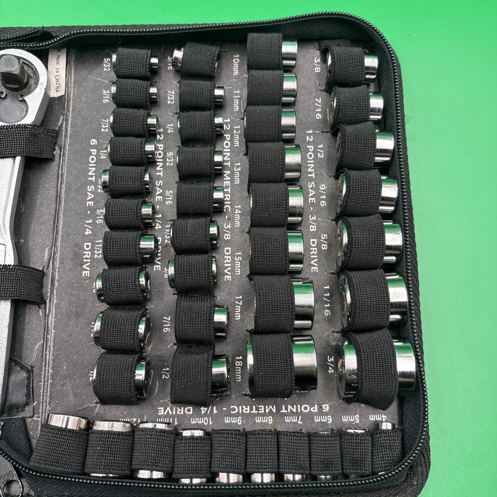 Sears Craftsman 54-piece mechanics tool set 3/8-1/4″. SAE/Metric.