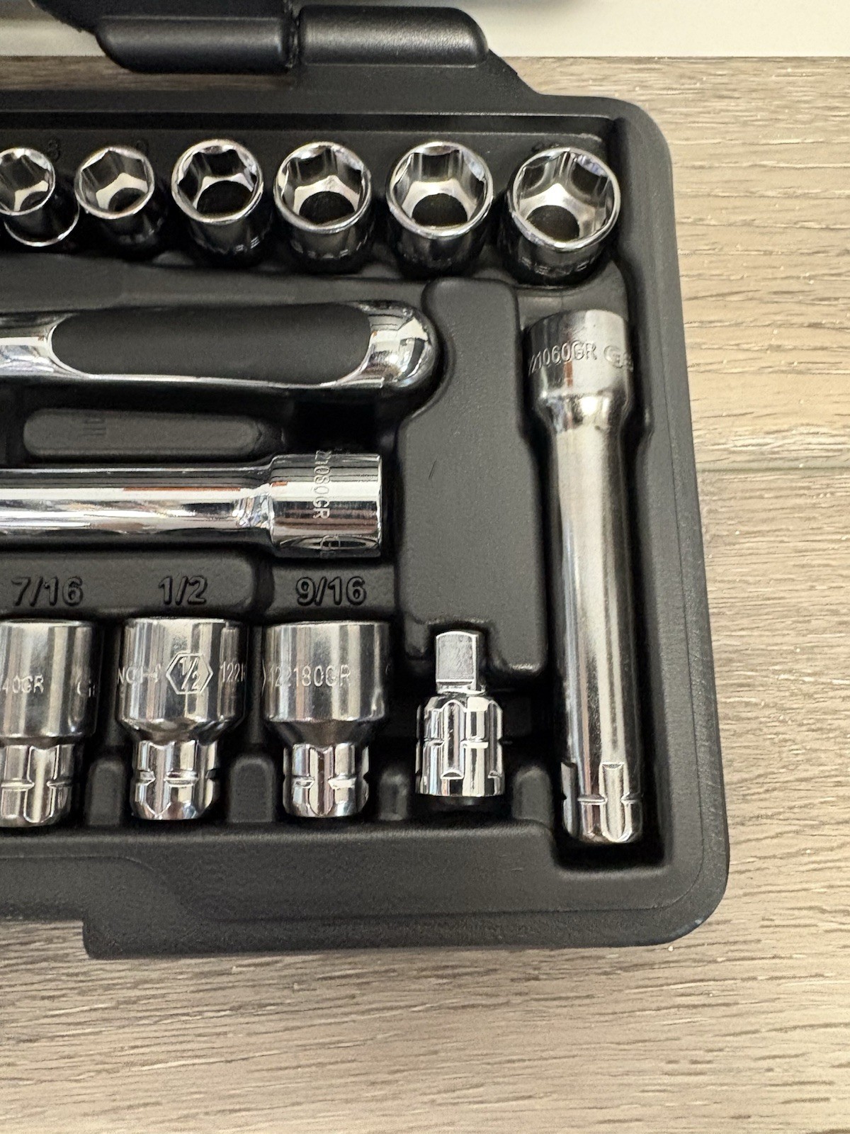 GearWrench 891427 27 Pc. 1/4″ 6pt Pass-Thru SAE Metric Mechanics Tool Set