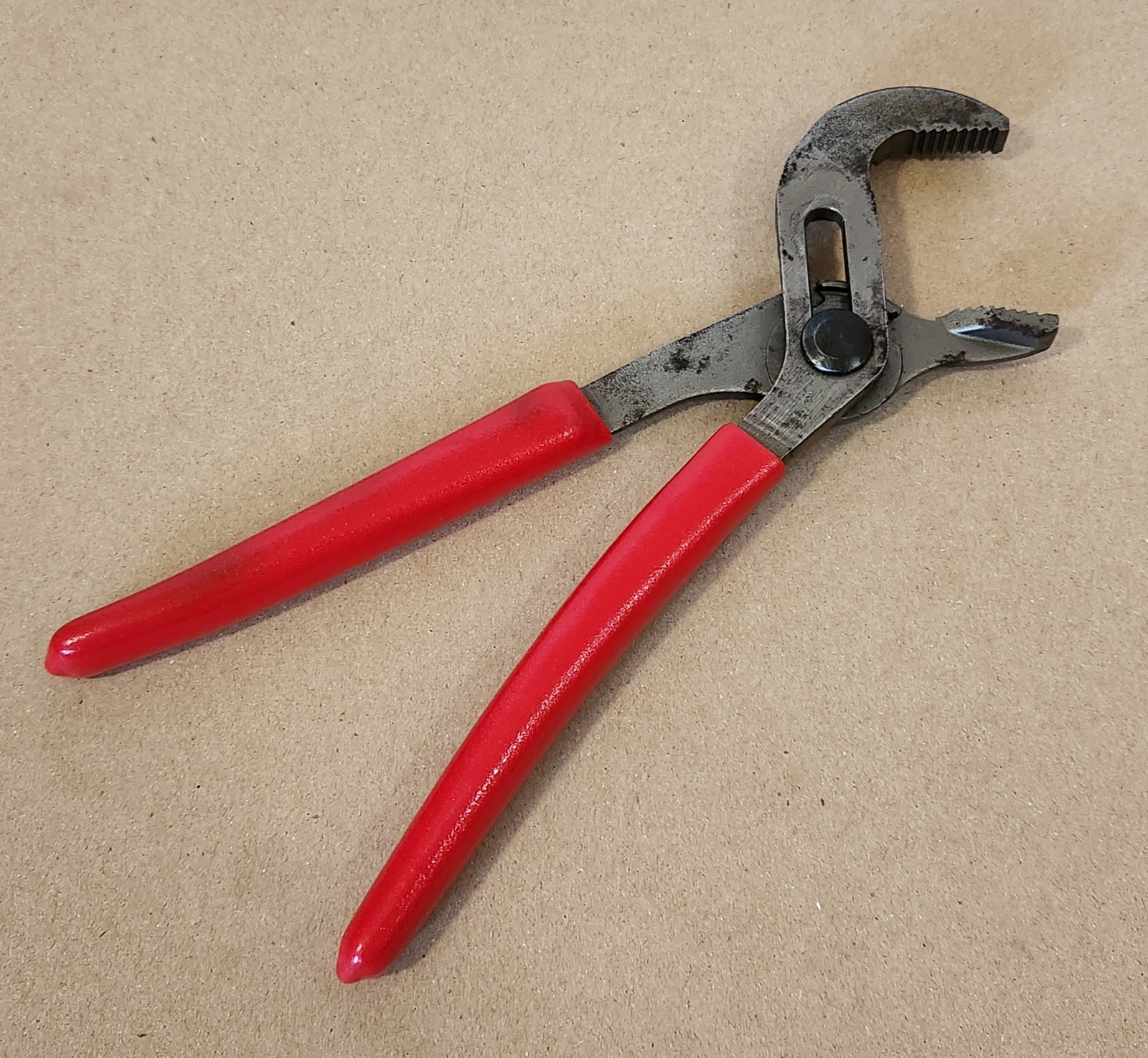 Snap On 91ACP 9″ Adjustable Joint Interlocking Channel Pliers RED