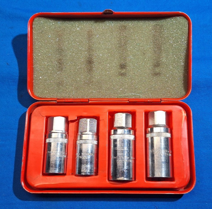 4 piece 1/2″ drive stud puller wrench / socket set in metal tray 1/4″ – 7/16″