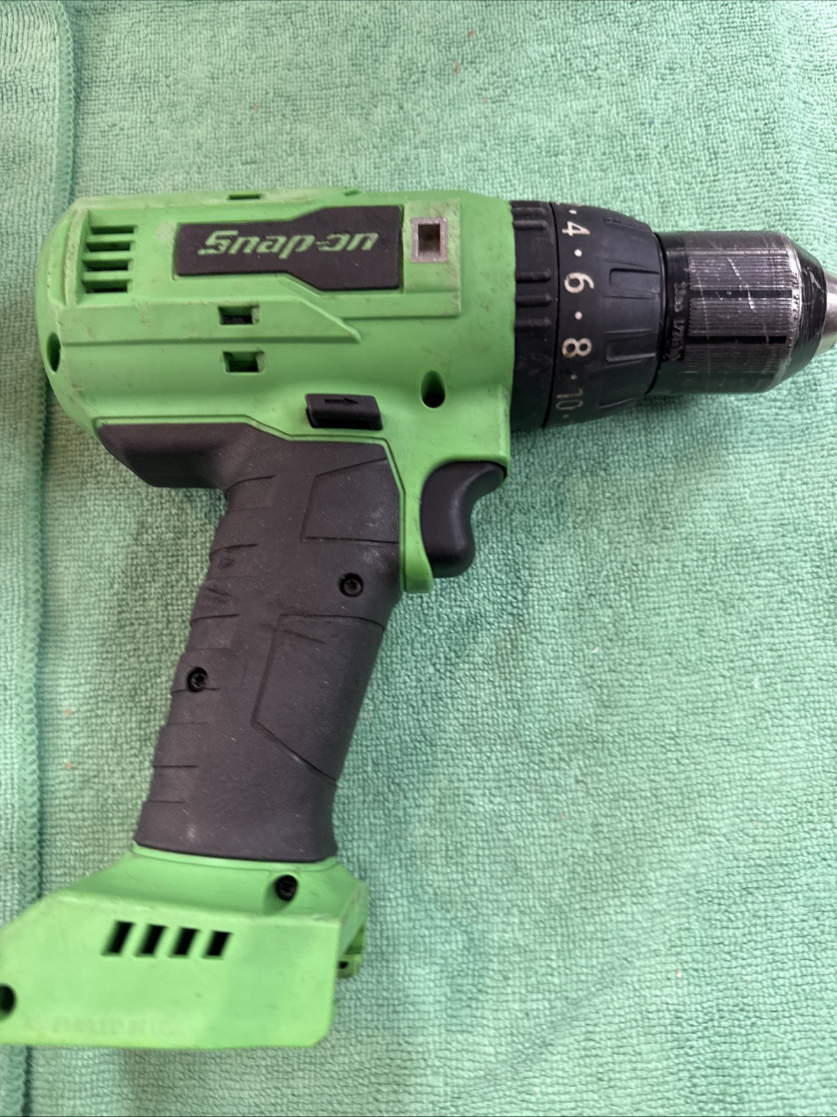 Snap On Tools DCR9050G, 18V Hammer Drill 1/2″ w/5.0ah Battey and Charger