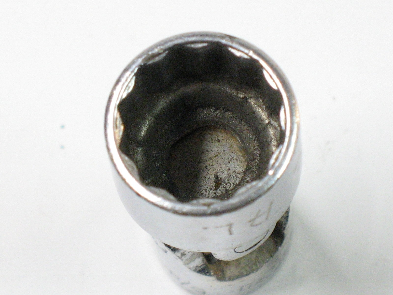 Snap-On Tools 5/8″ 3/8″ Drive 12 Point Shallow Universal Swivel Socket FVU20