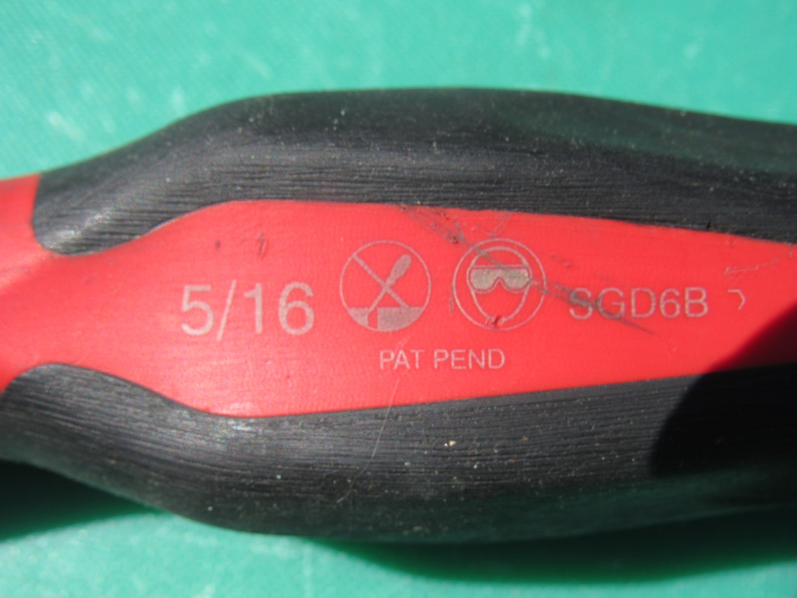 SNAP ON SGD6BR SGD6B RED BLACK HANDLE STRAIGHT / FLAT TIP / SLOTTED SCREWDRIVER