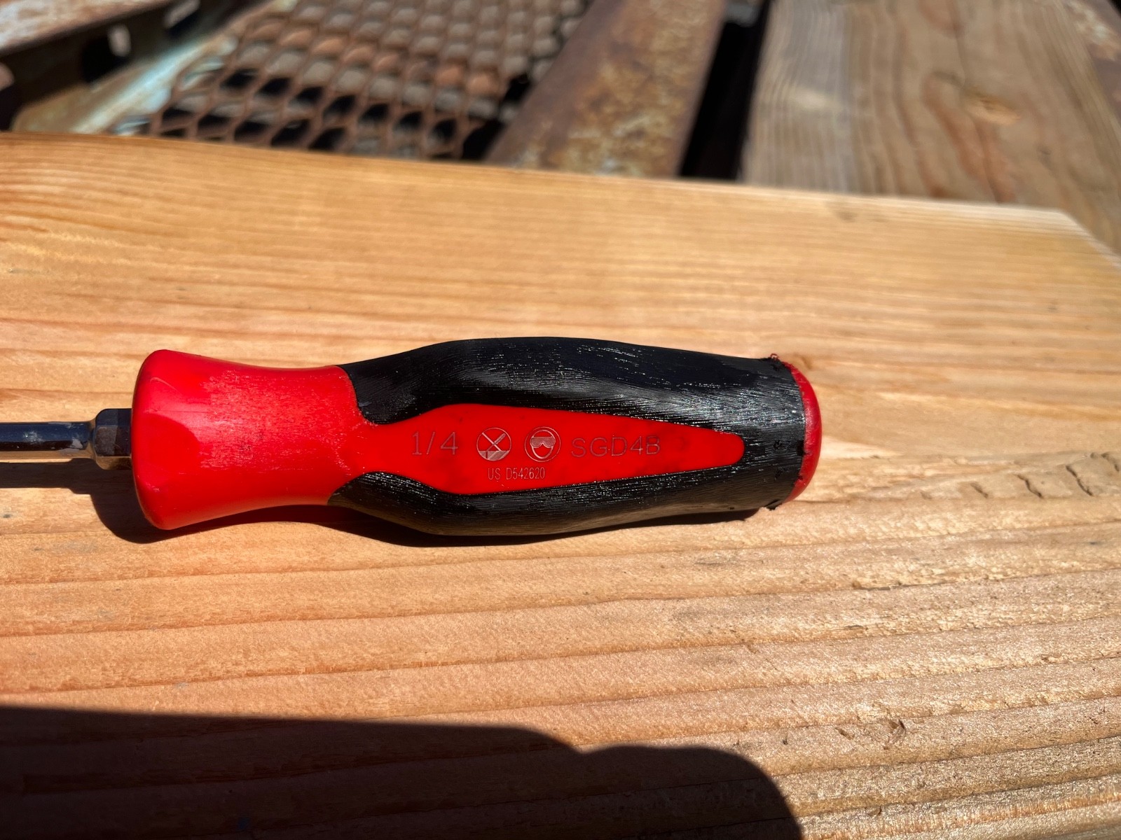 SNAP ON – SGD4B RED/BLACK COMFORT GRIP FLAT BLADE SCREWDRIVER 1/4 – LOC#27