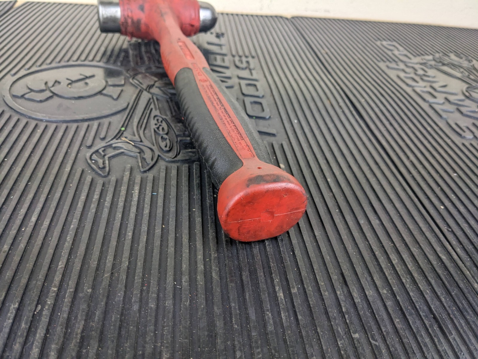 #ba689 Snap On HBBD24, Soft Grip 24 Oz Ball Peen Dead Blow Hammer Red