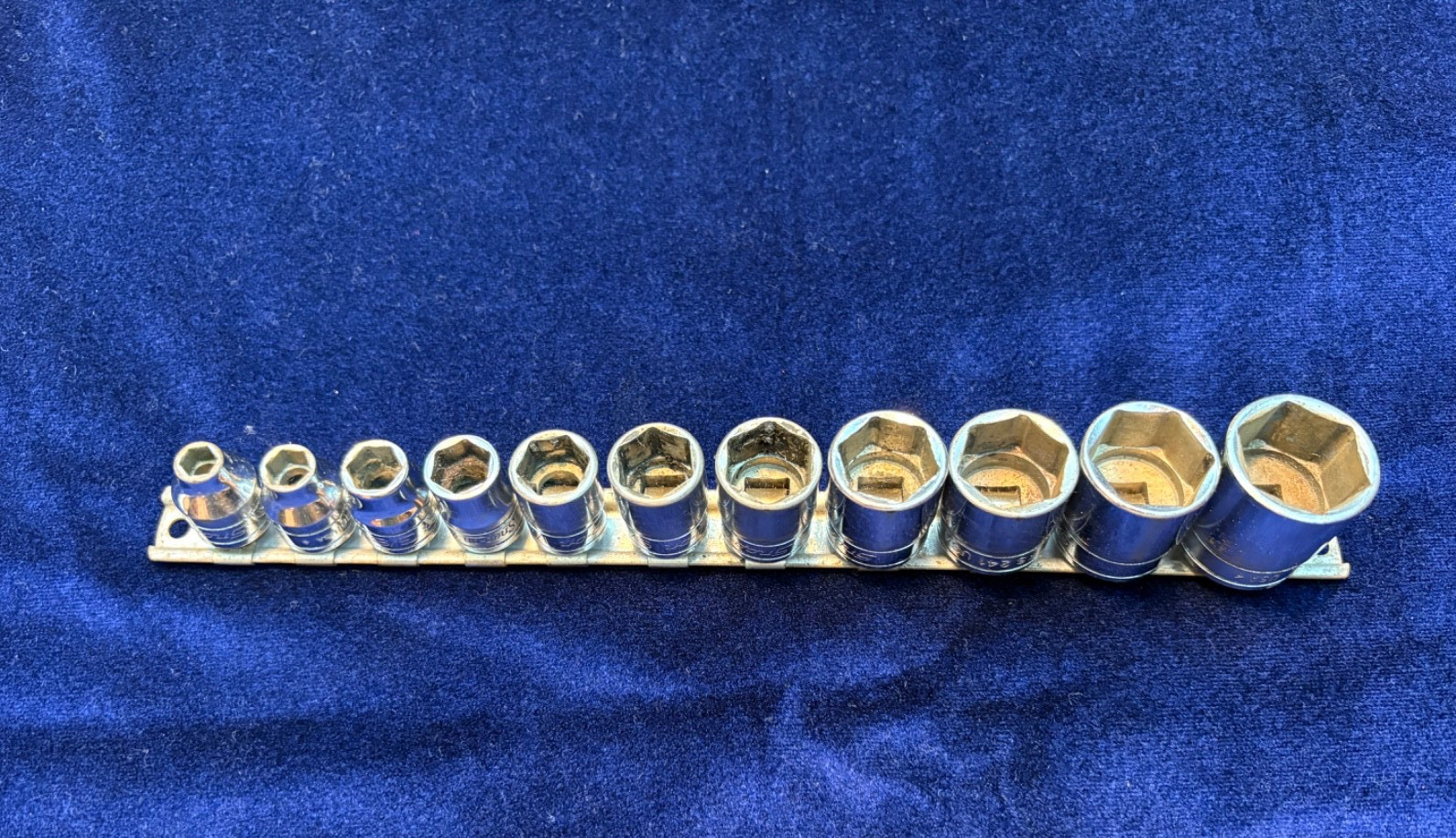 Snap On FS081 – FS281, 3/8» Shallow Socket Set of 11 Sockets – PREOWNED!