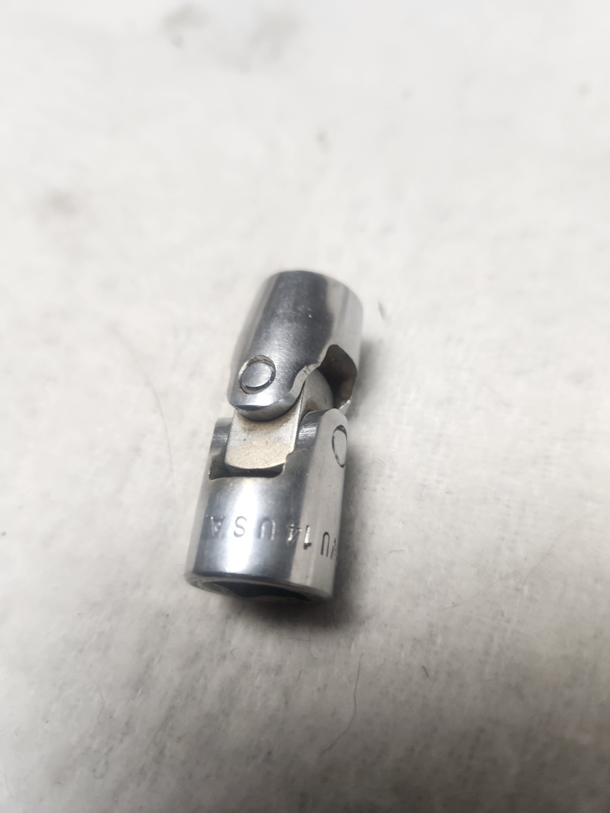 Snap-On Tools 7/16″ 3/8″ Drive 12 Point Shallow Universal Swivel Socket FVU14