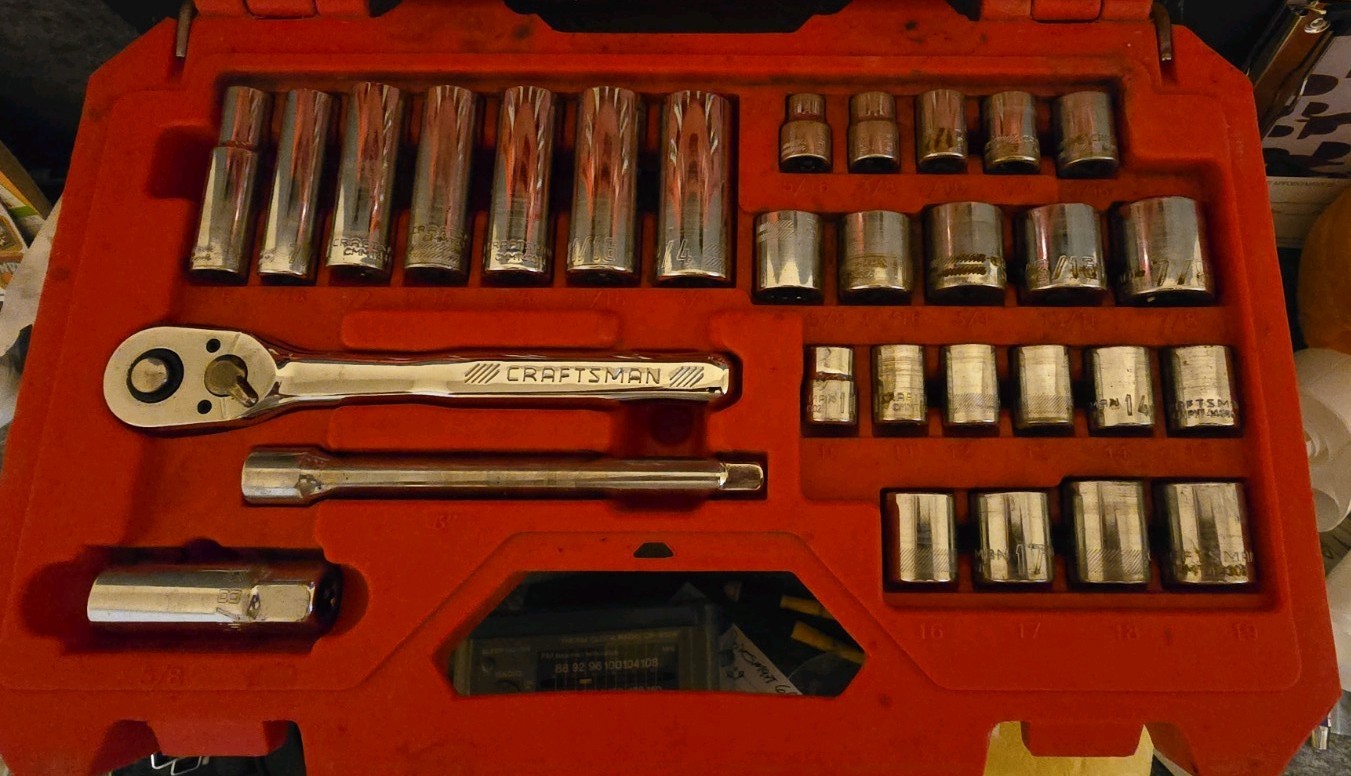 Craftsman 1/4 Socket Set 40 Pieces Includes Assorted Sockets Tubes and Case Used
