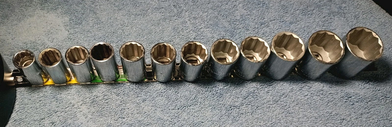 Craftsman 1/2″ Dr. Chrome 12pt Shallow Metric Socket Set, 14-32 MM., With Rail.