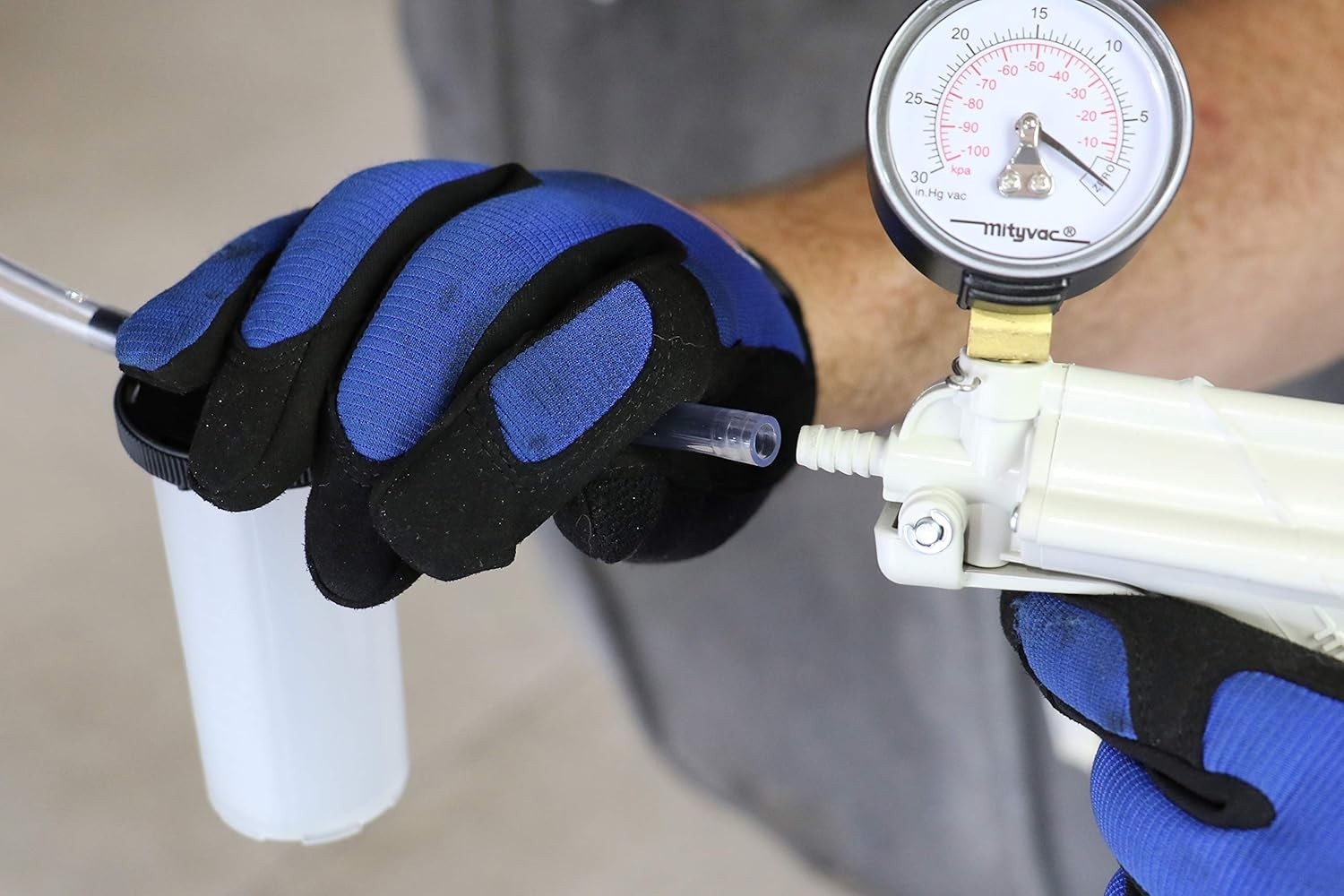 Ergonomic Selectline Hand Pump Vacuum Bleeder Kit for Efficient Car Maintenance