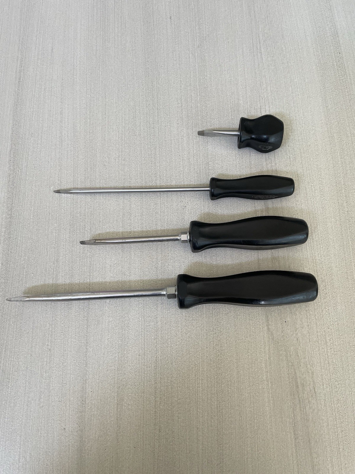Lot Of 4 Snap On Screwdrivers SDD1 SDD146 SDD4 SDD6 Black Hard Handle Flat VTG