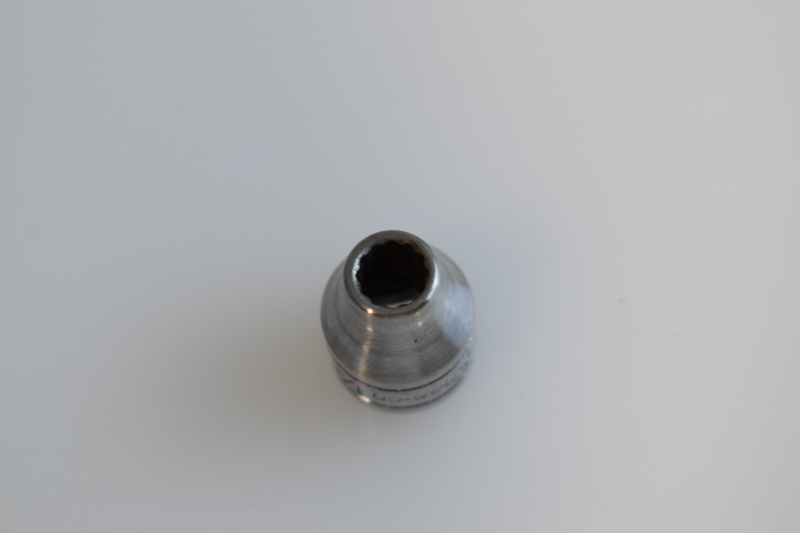 Snap On Tools F081 1/4″ SAE Flank Drive Shallow Socket 3/8″ Drive 12 Point USA