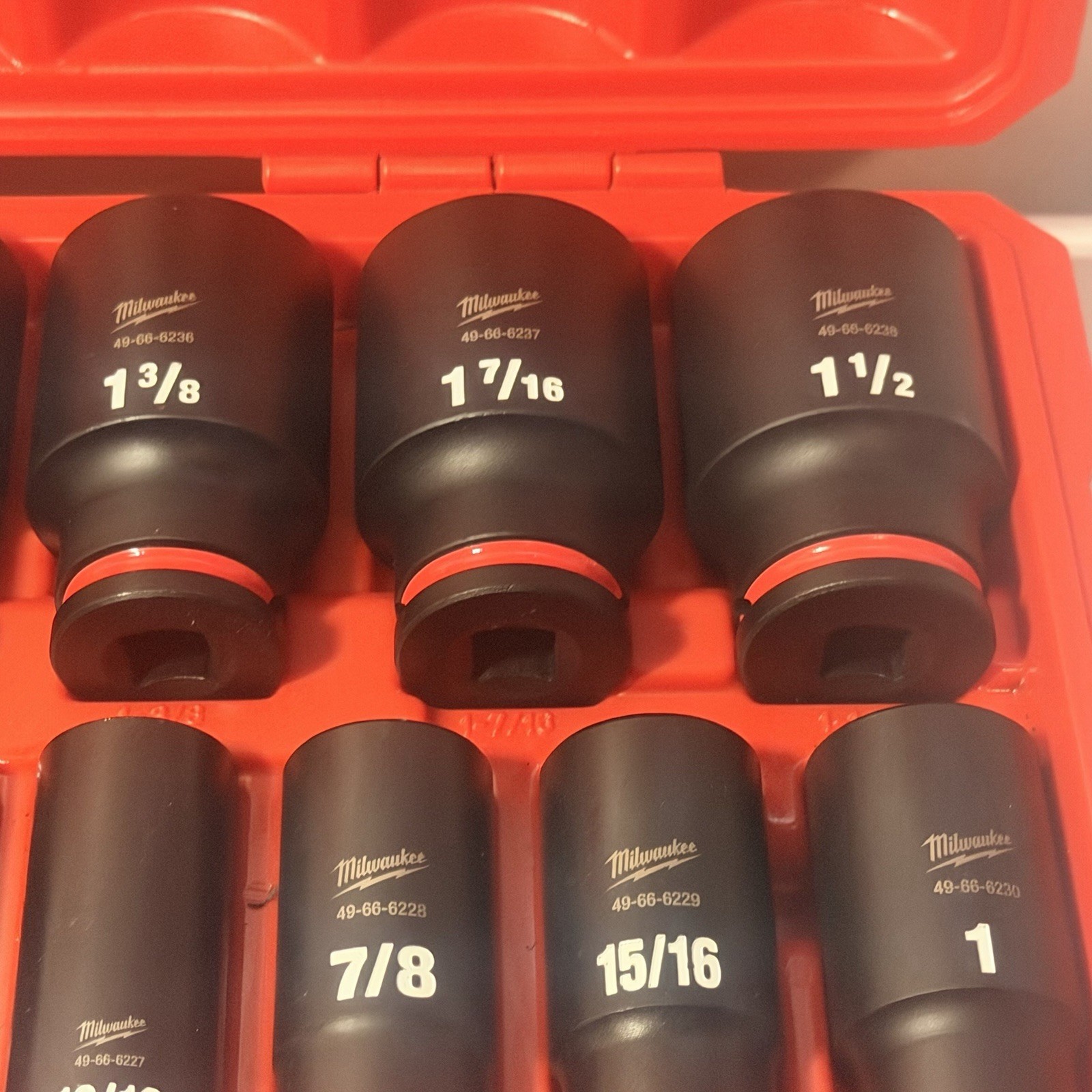 Milwaukee 49-66-7012 SHOCKWAVE Impact Duty 1/2″ Socket Set, 19 Pieces ***MINT***