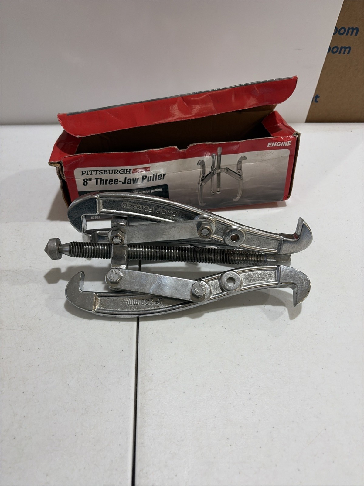 Pittsburgh Automotive 8″ Three-Jaw Puller Reversible Jaws