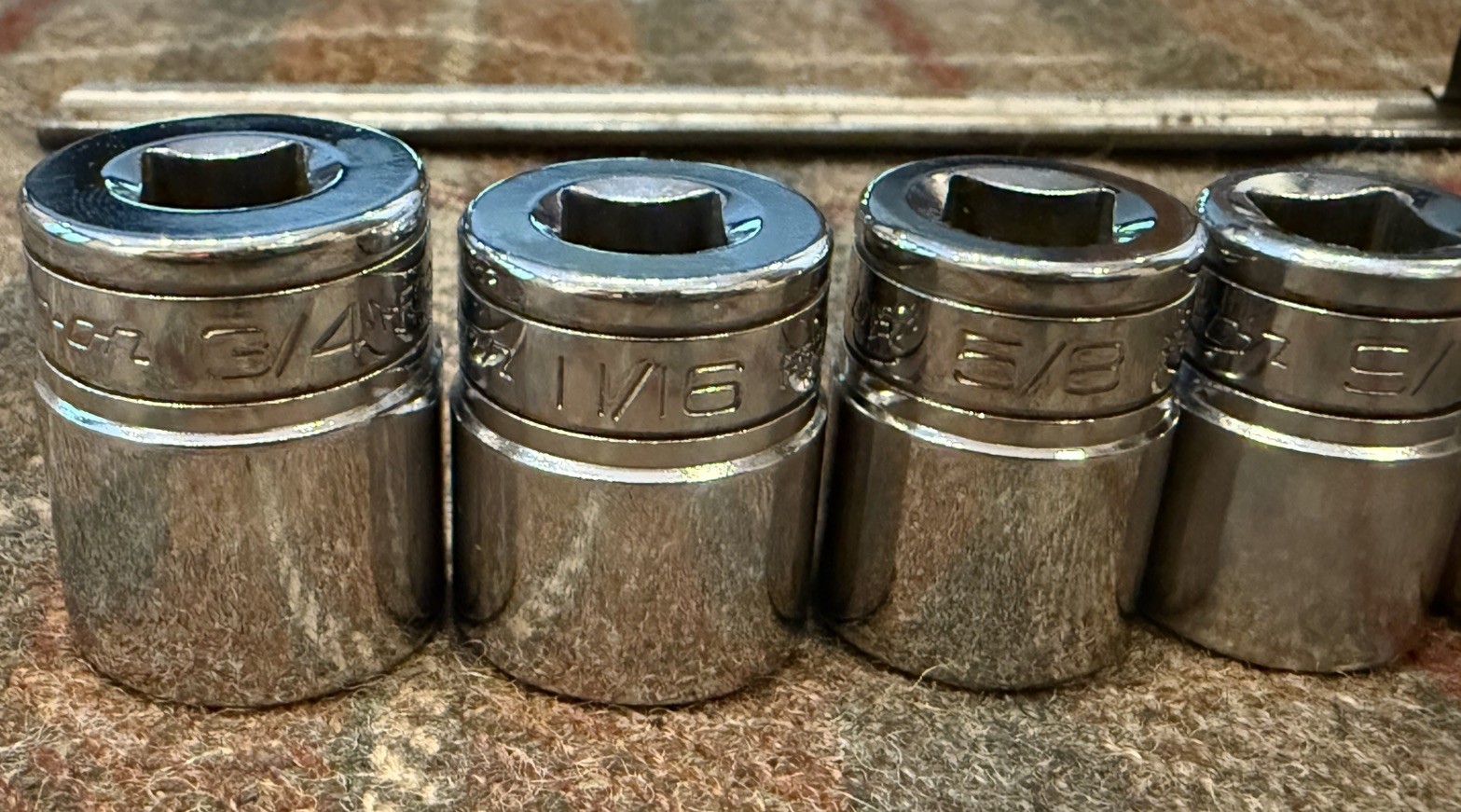Snap-On 10pc 3/8″ Drive 6-Point SAE Flank Drive Shallow Socket Set w/ Rail