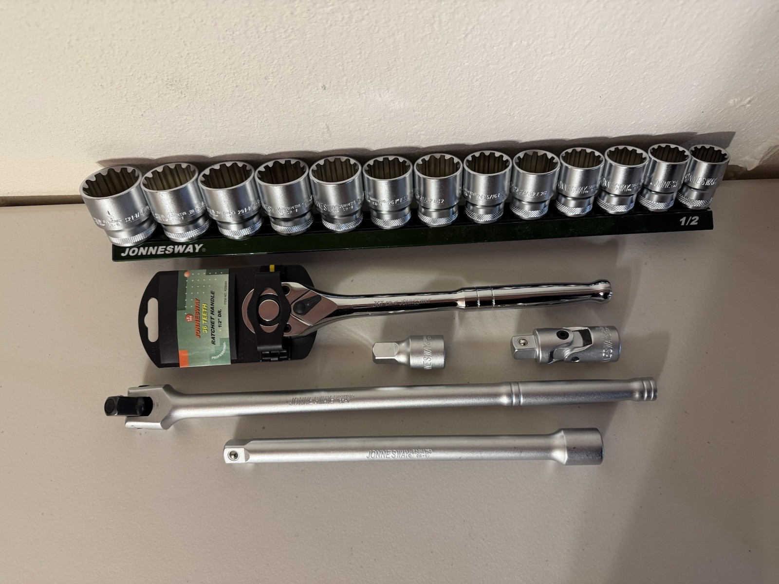 Jonnesway 19 Pcs Deluxe Tool Socket Set1/2″ Dr. with Magnetic Socket