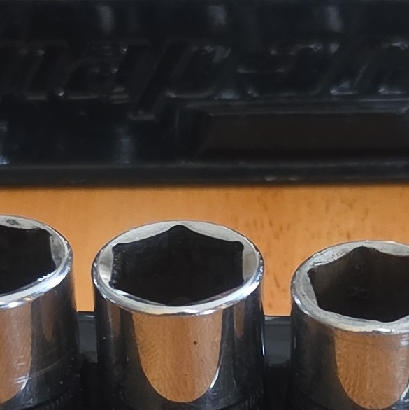 Snap On 3/8 Drive Metric Sockets Deep and Shallow. 8mm-19mm 6 Point
