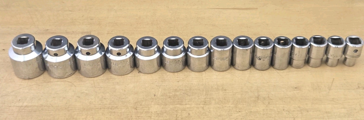 MAC Tools SV152TR – 1/2″ Drive 15 Pc SAE Shallow 12Pt Chrome Socket Set W/ Tray