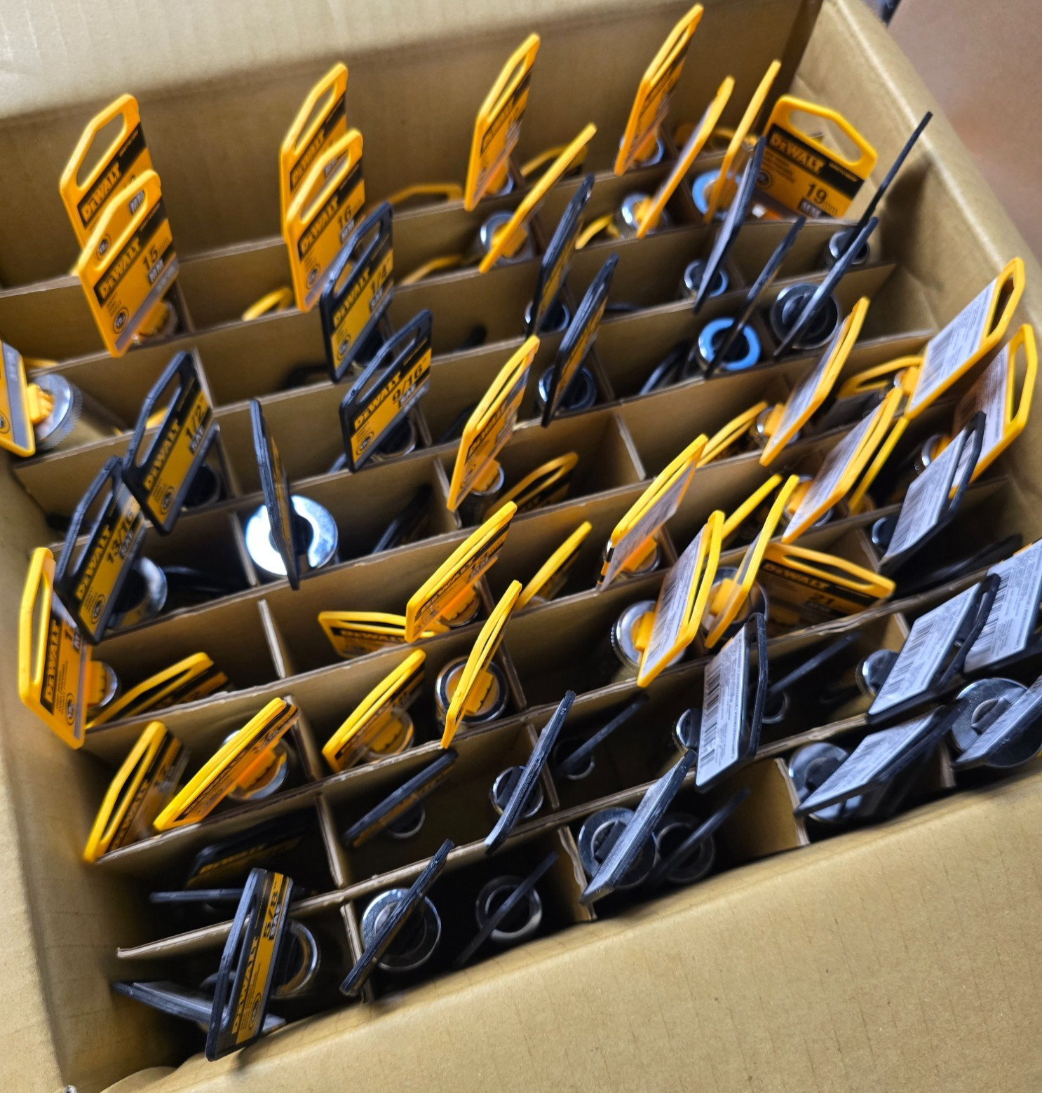 (90pcs LOT) DeWalt Sockets, Deep 12pt, SAE, MM, 3/8″ DR, size variety *SEE PICS*