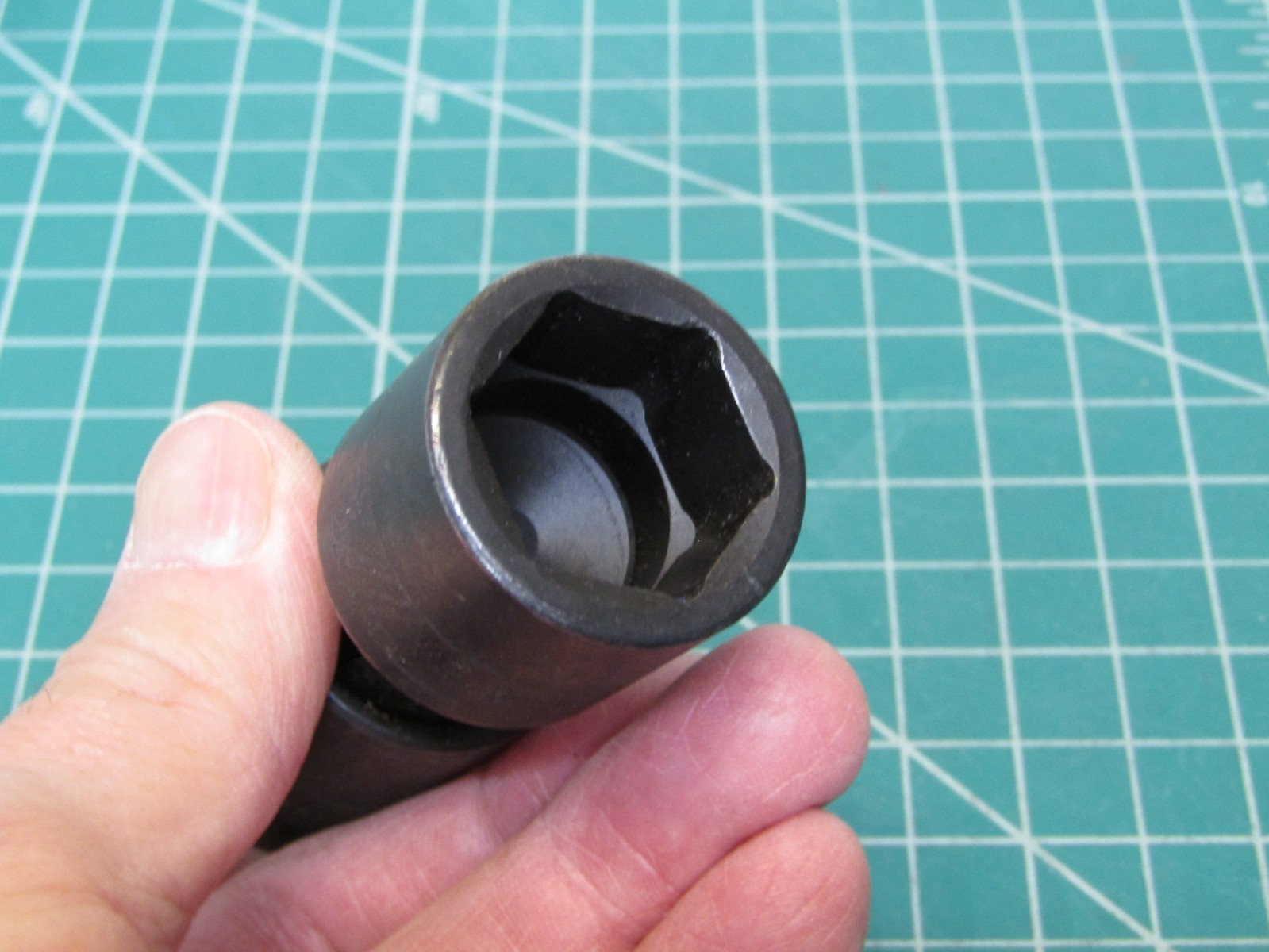 1 – Snap-on Tools IPL28C 1/2″ Drive 7/8″ SAE 6pt Impact Swivel Socket USA. NEW