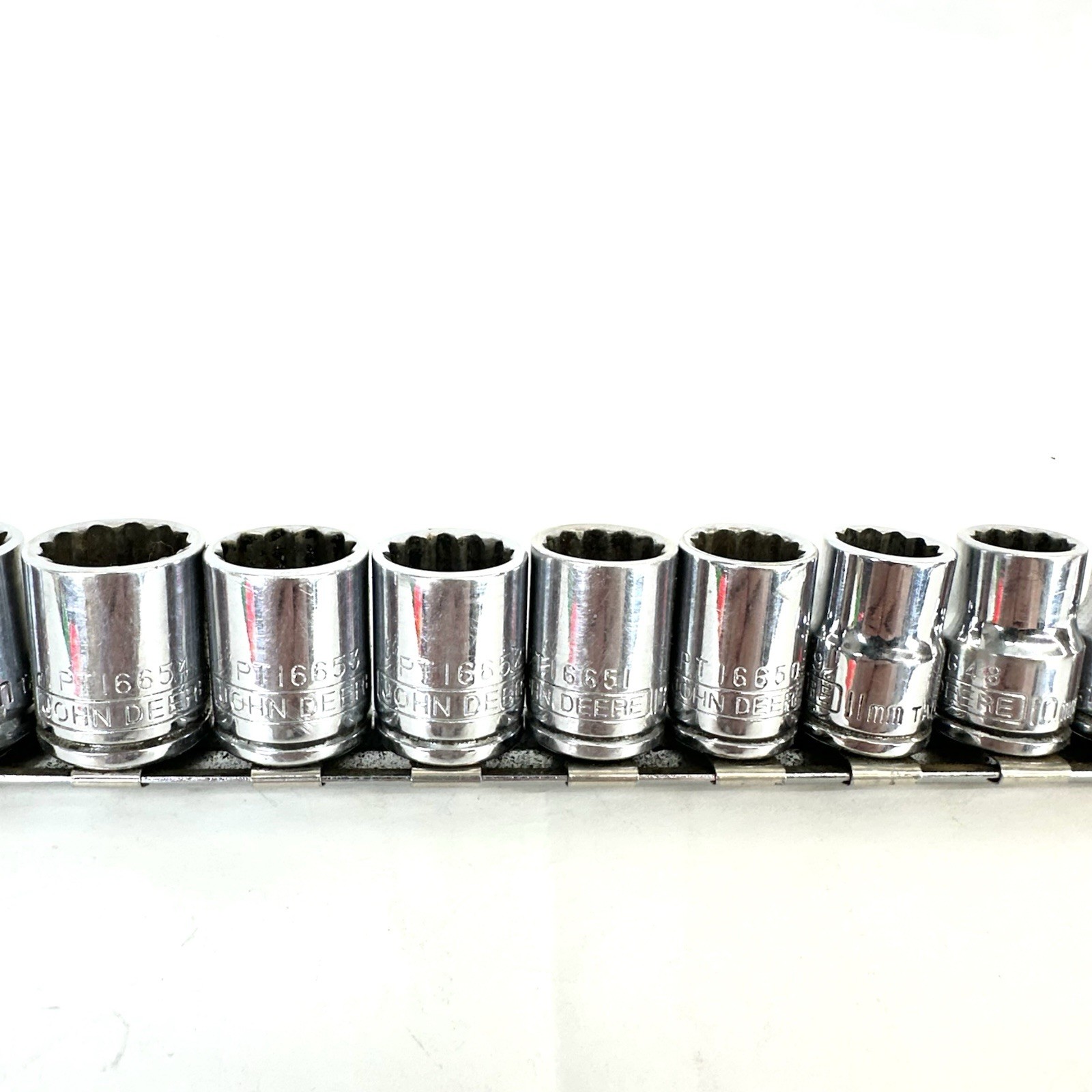 John Deere OEM 3/8-inch Drive 14 Piece Metric Socket Set 6mm-19mm