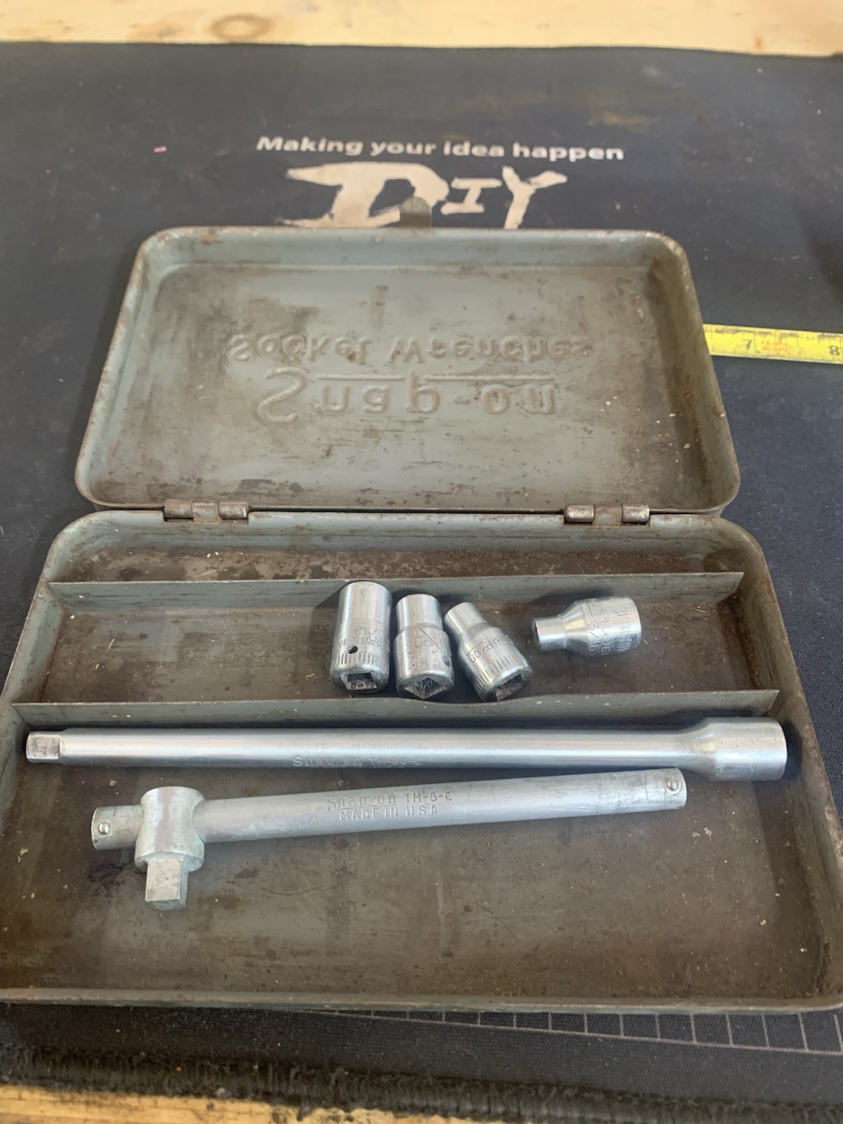 VTG Snap-On Metal Wartime 1/4 Dr Box, 4 Sockets,Extension & T Breaker Bar
