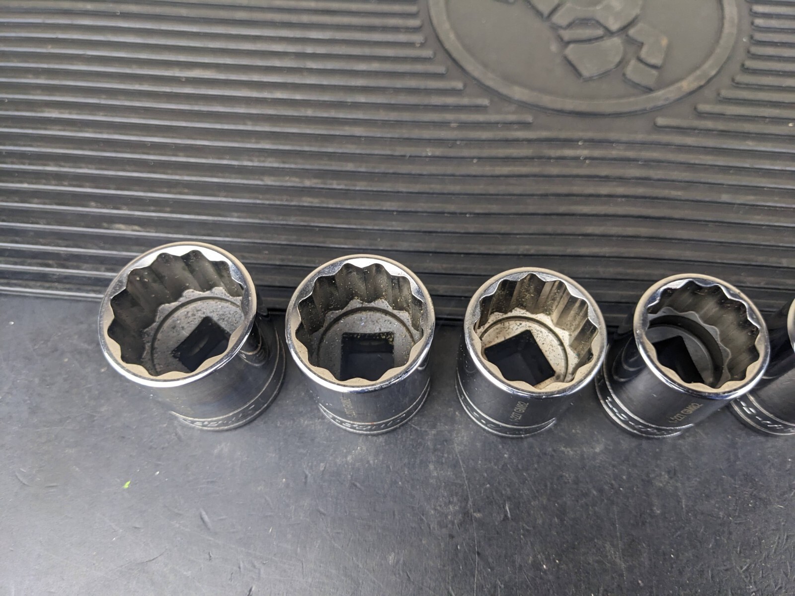 #av827 Snap-On Set 1/2″ Drive Socket Set 9/16″ to 1” SAE SW Series 12 Point