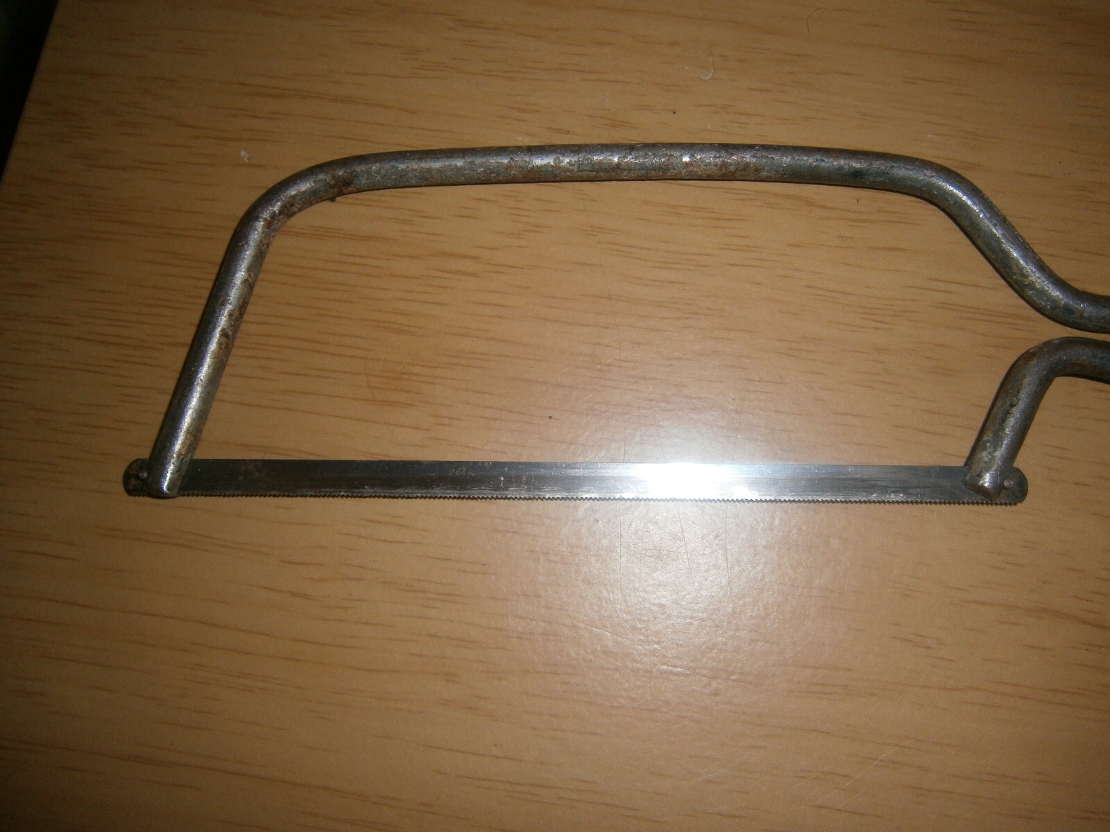 Vintage silver tone small hacksaw. (E6d)
