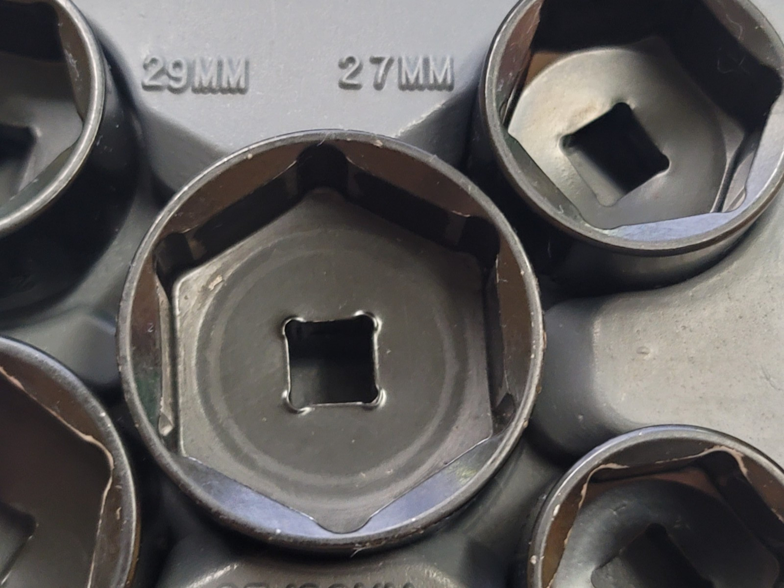 LISLE TOOLS # 13300 5 PIECE 3/8″ DRIVE METRIC FILTER SOCKET SET – T5