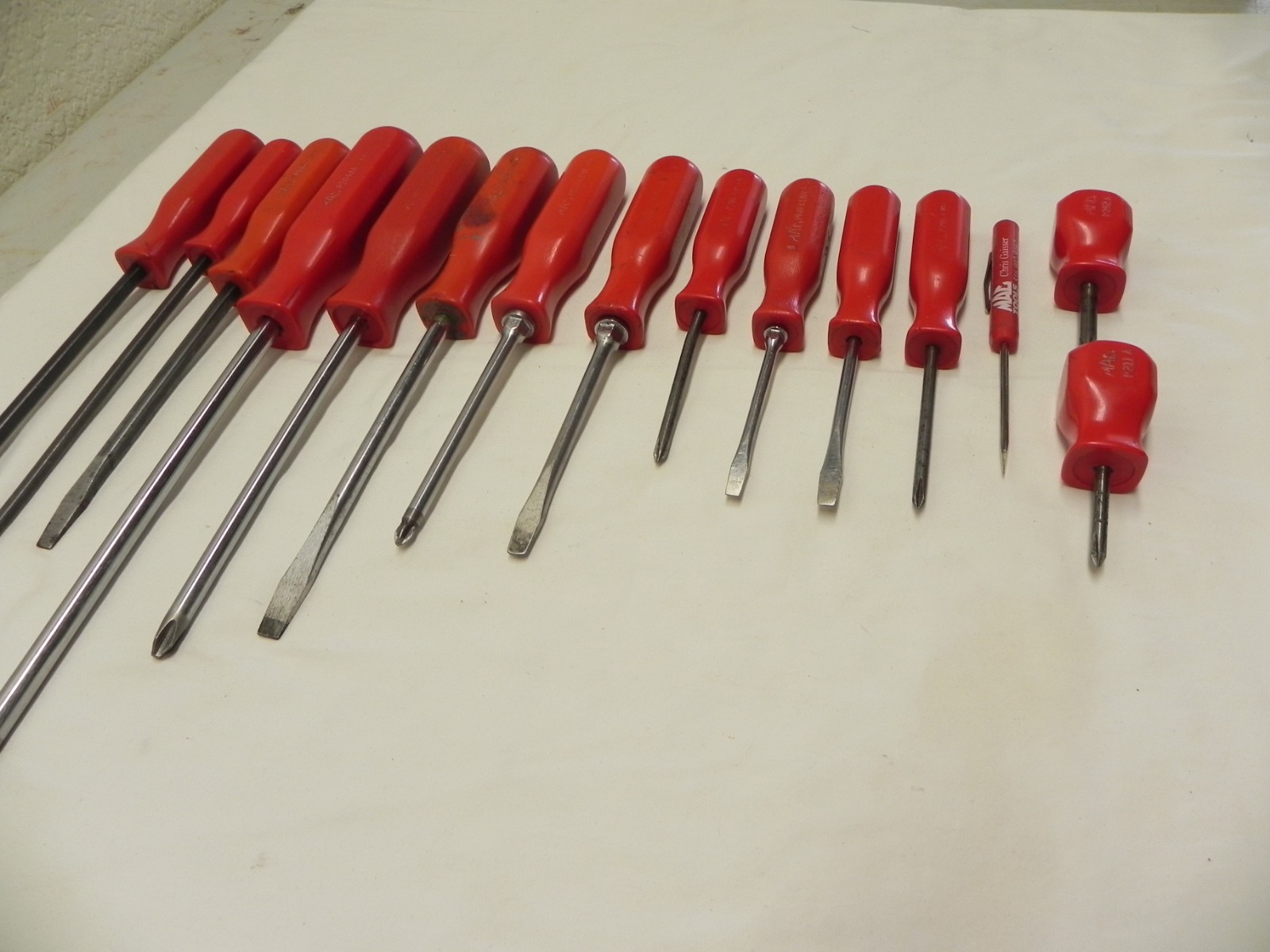 Mac Tools Vintage 15 Piece Flat Tip & Phillips Head Red Screwdriver Set