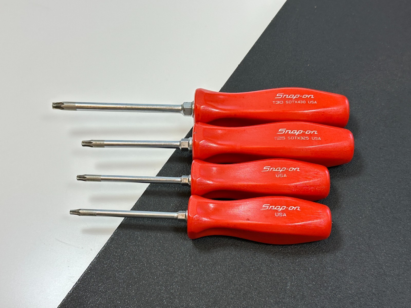 🇺🇸 Snap-on Tools USA 4pc RED Hard Handle Torx Screwdriver Set, T15 T20 T25 T30