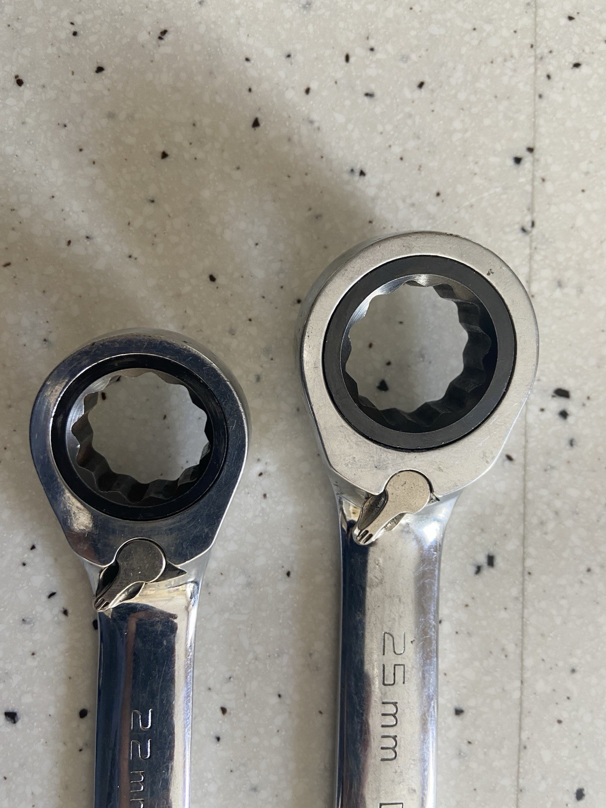 Lot Of 2 Reversible Gear Wrenches 22mm 25mm