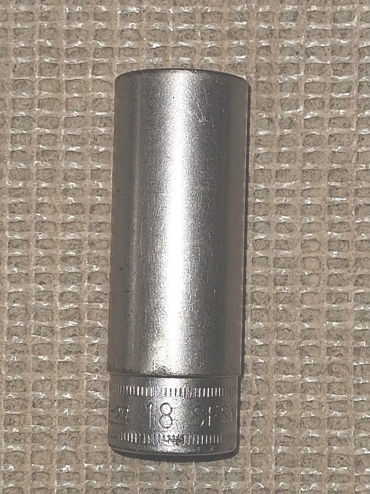 Snap On SFSM18, 3/8″ Drive 18mm. Socket, 2.6″ Deep/High, 6 Point.