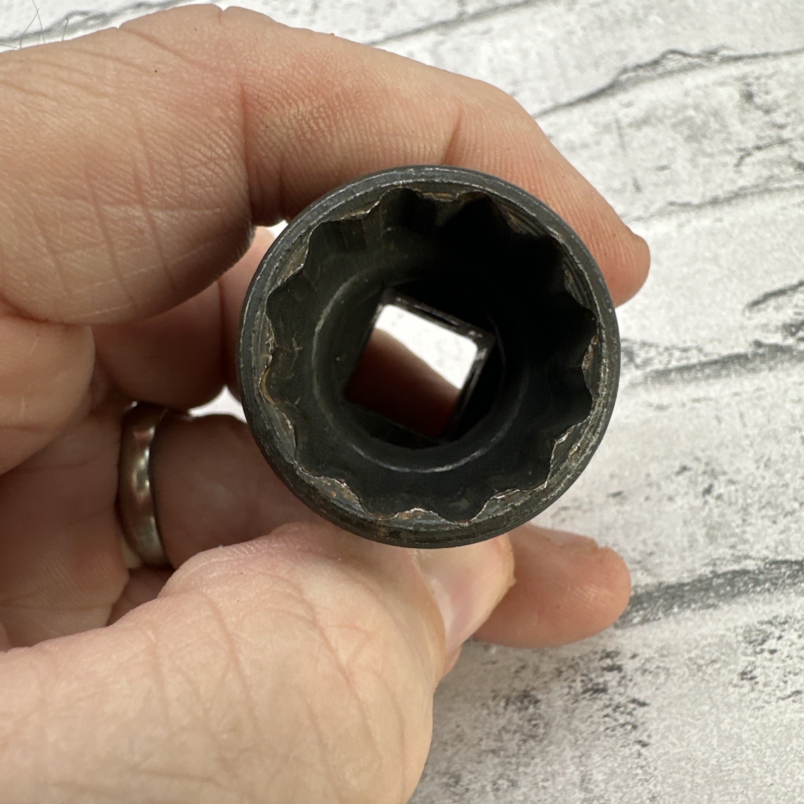 Snap-on Tools 1/2″ Drive 7/8″ 12pt Black Industrial Finish Socket GSW281