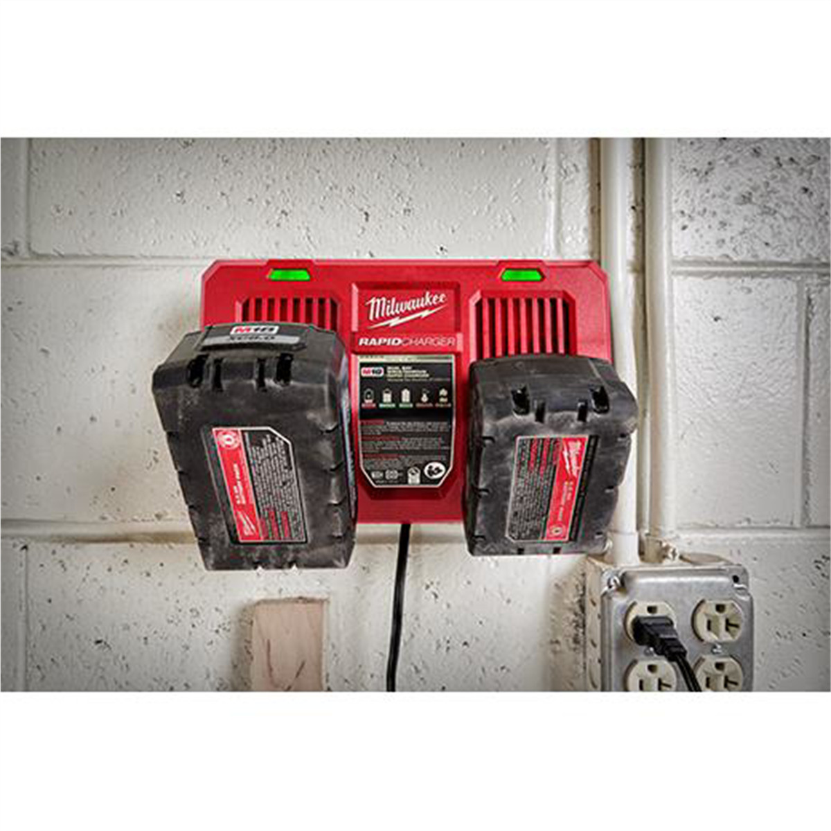 Milwaukee Tool M18 Dual Bay Simultaneous Rapid Charger
