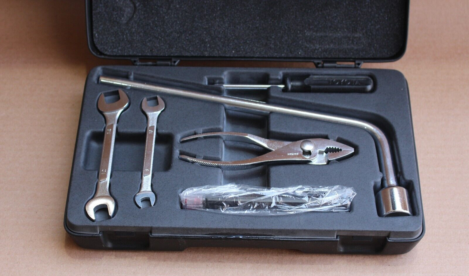 Lexus Ls430, Ls400 Emergency Lug Wrench Toyota OEM Tool Kit