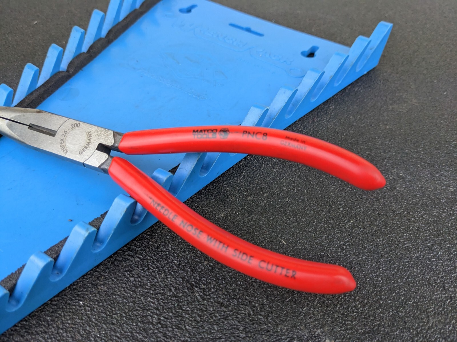 #bj159 Matco/Knipex Tools PNC8/26-200 – 8″ Soft Needle Nose Pliers w/ Cutter