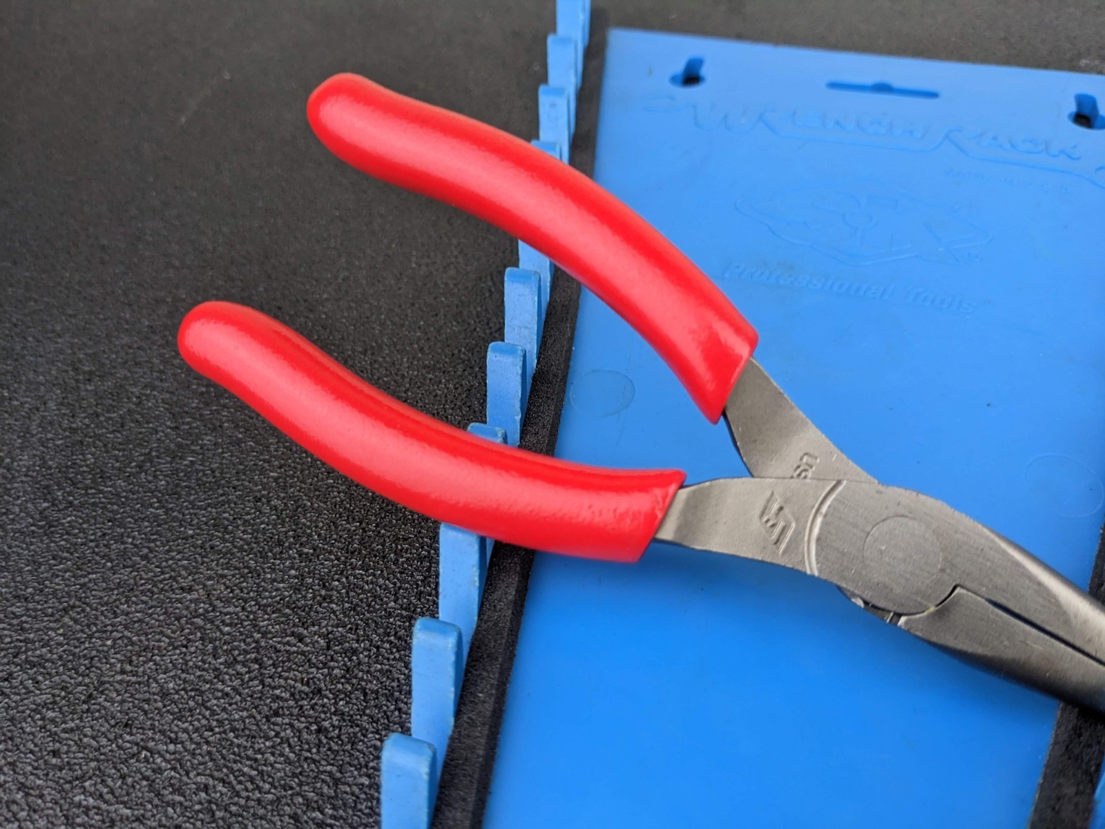 #bo690 Snap-on Tools USA RED 6″ Soft Grip Needle Nose Pliers 95ACF