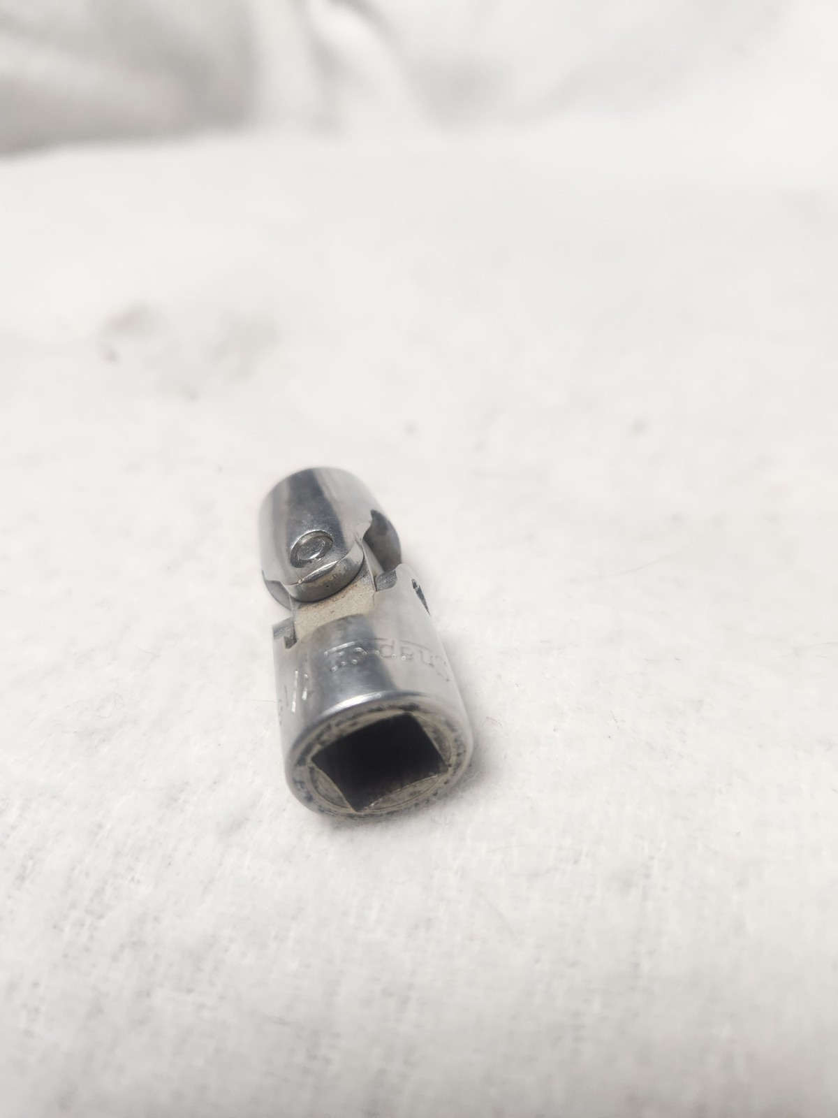 Snap-On Tools 7/16″ 3/8″ Drive 12 Point Shallow Universal Swivel Socket FVU14