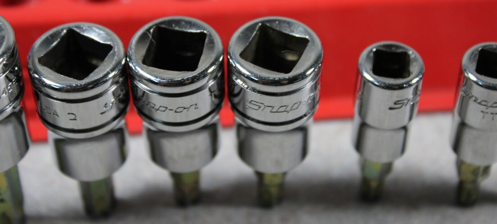 Snap On 209EFTXBY 9 Pc 3/8″ & 1/4″ Drive TORX Bit Socket Set & Mag Tray #I-5922